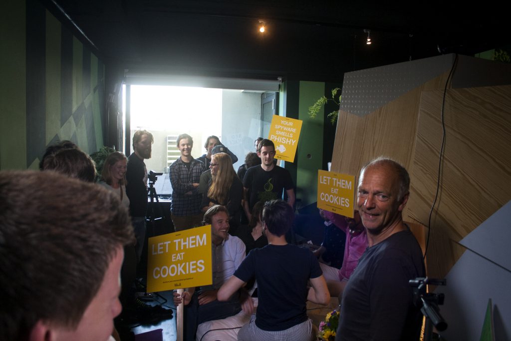 12 uur livestreamen vanuit een hotelkamer