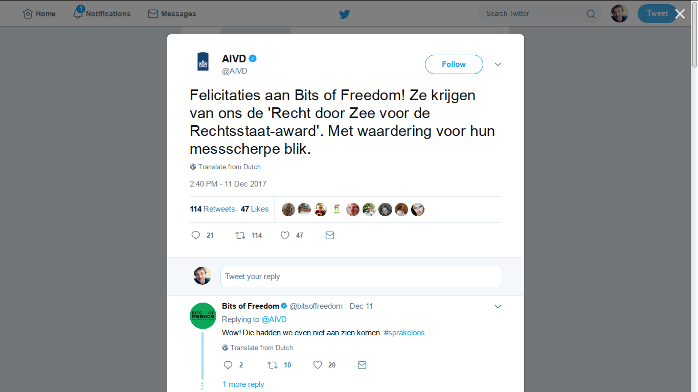 Een tweet waarin de AIVD een prijs uitreikt aan Bits of Freedom