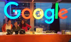Drie presentatoren van Dag6 in het Google kantoor
