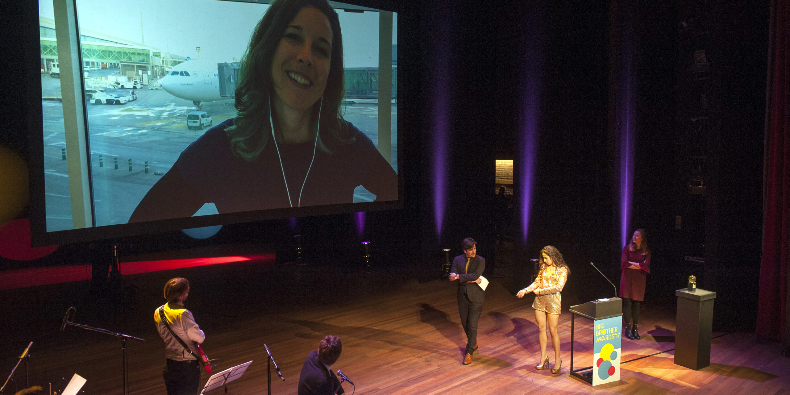 Kashmir Hill op video in de Stadsschouwburg Amsterdam