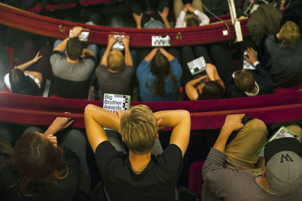 Publiek in de Stadsschouwburg, Big Brother Awards 2015 (vormgeving: Since Today)