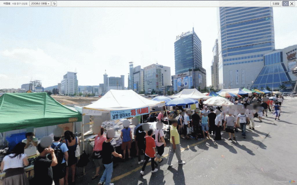 Dongdaemun Design Plaza, Seoul in 2008 en 2018. Beach Umbrella (파라솔) - Mark Jan van Tellingen & Sjoerd ter Borg