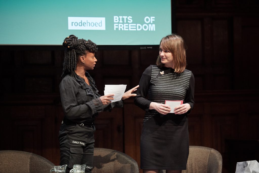 Monique Steijns en Linda Vermeulen missen Hugo de Jonge. Foto: Jeroen Mooijman (CC BY-NC-ND 4.0)